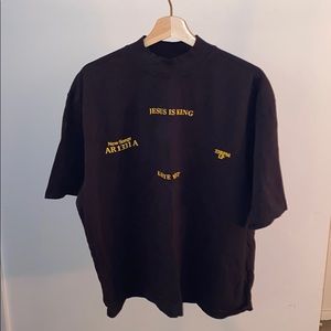 Kanye West Jesus is King tee